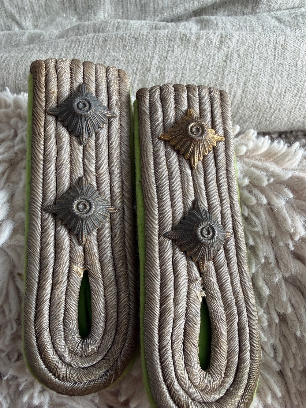 Decorative Olive Green and Silver Shoulder Boards Panzer Grenadier Hauptmann